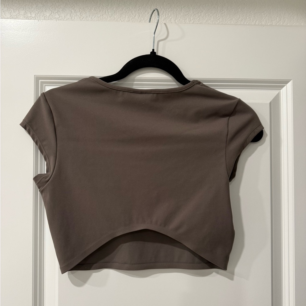 Gymshark Short Sleeve Khaki Crop Top - Picture 4 of 4
